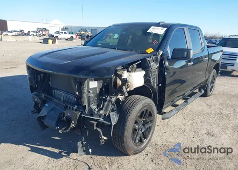 2021 Chevrolet Silverado 1500 2Wd Short Bed Custom z USA, uszkodzony, nr VIN 1GCPWBEK5MZ425234
